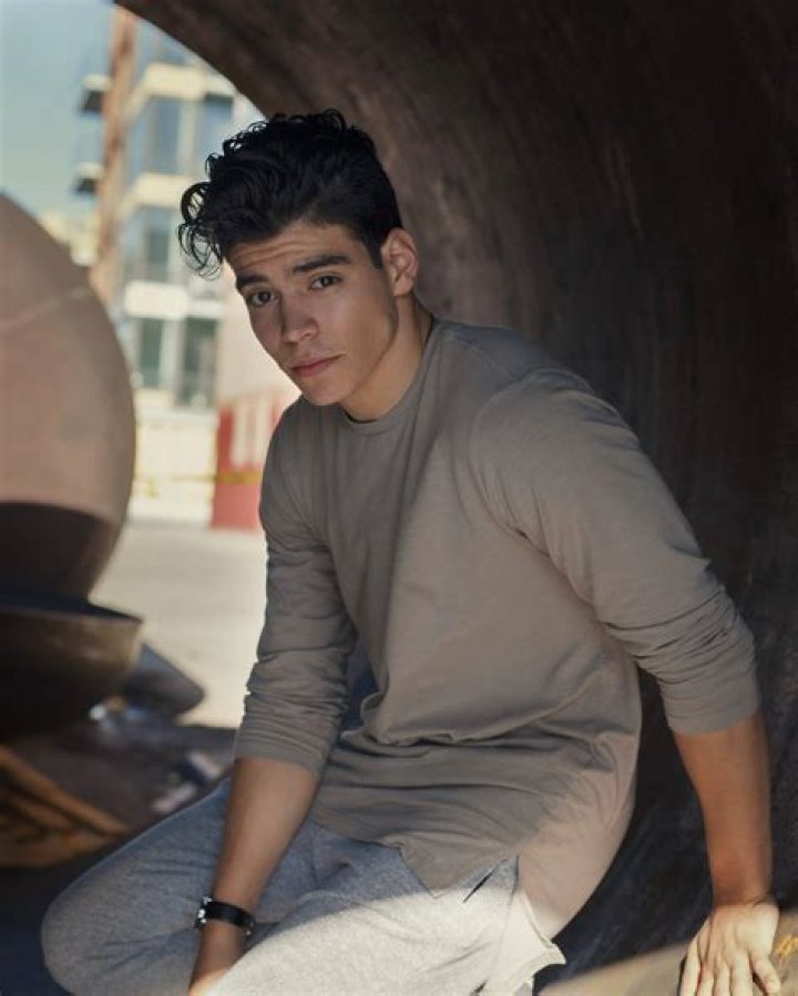 Aaron Dominguez Height, Weight, Net Worth, Age, Birthday, Wikipedia, Who, Instagram, Biography