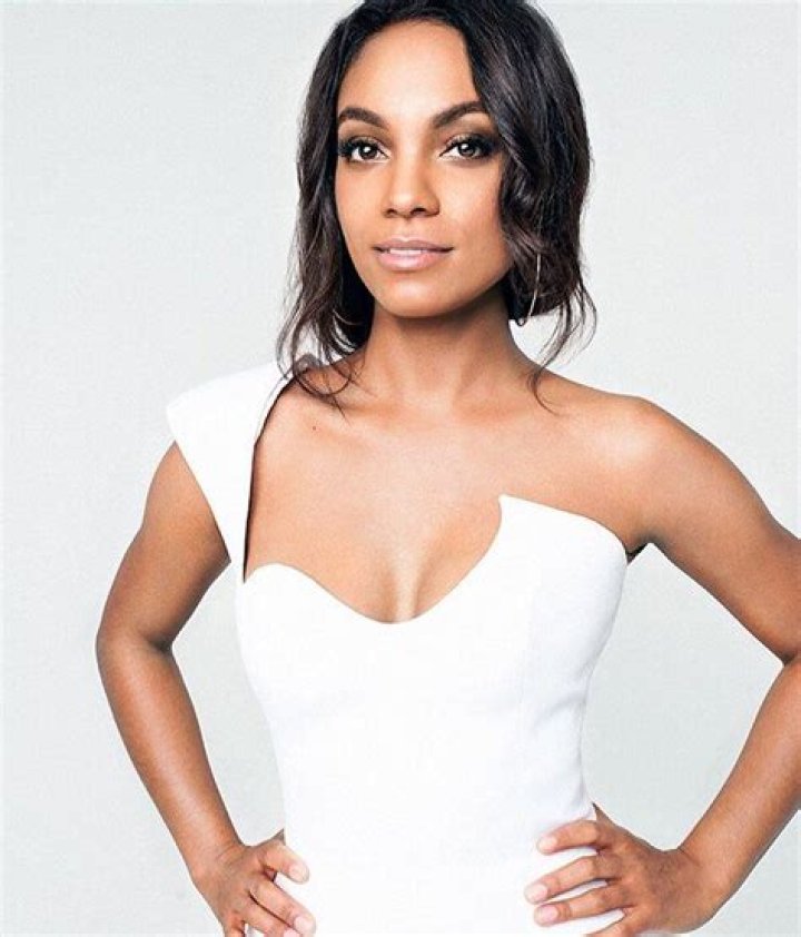 Actress Alison Tolman Net Worth, Husband, Good Girls. She is an American actress known for her role in Fargo.