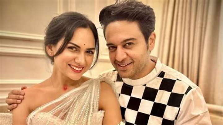 Akanksha Sharma - Age, Family, Bio