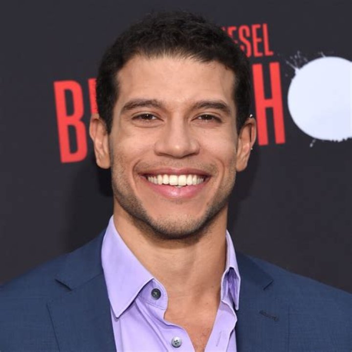 Alex Hernandez (TV Actor) - Age, Family, Bio