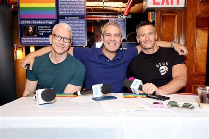 
Anderson Cooper Reveals Richard Gere Helped Him Realize He’s Gay 