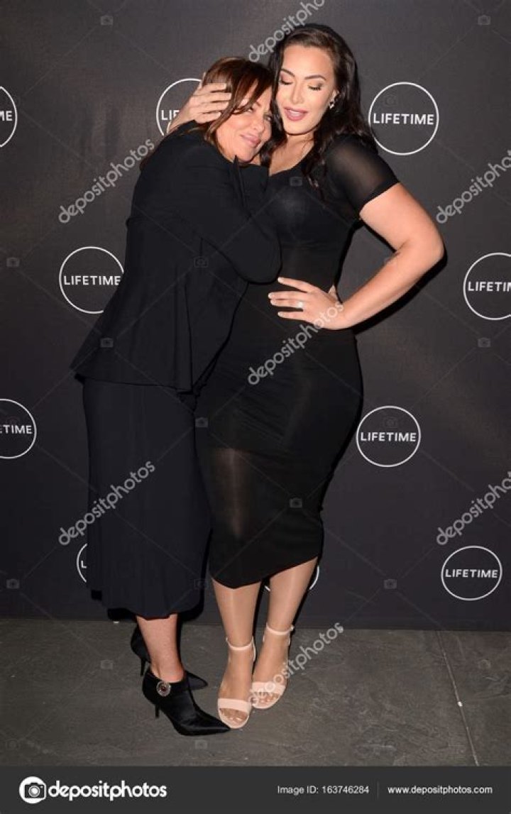 Arissa LeBrock - Age, Family, Bio