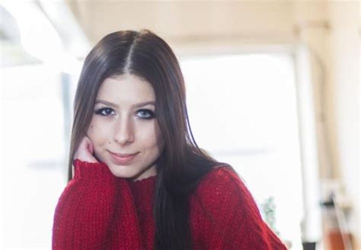 Ashley Sienna - Trivia, Family, Bio