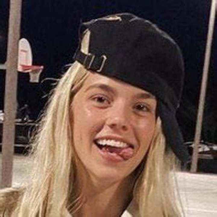 beccamemes - Age, Family, Bio