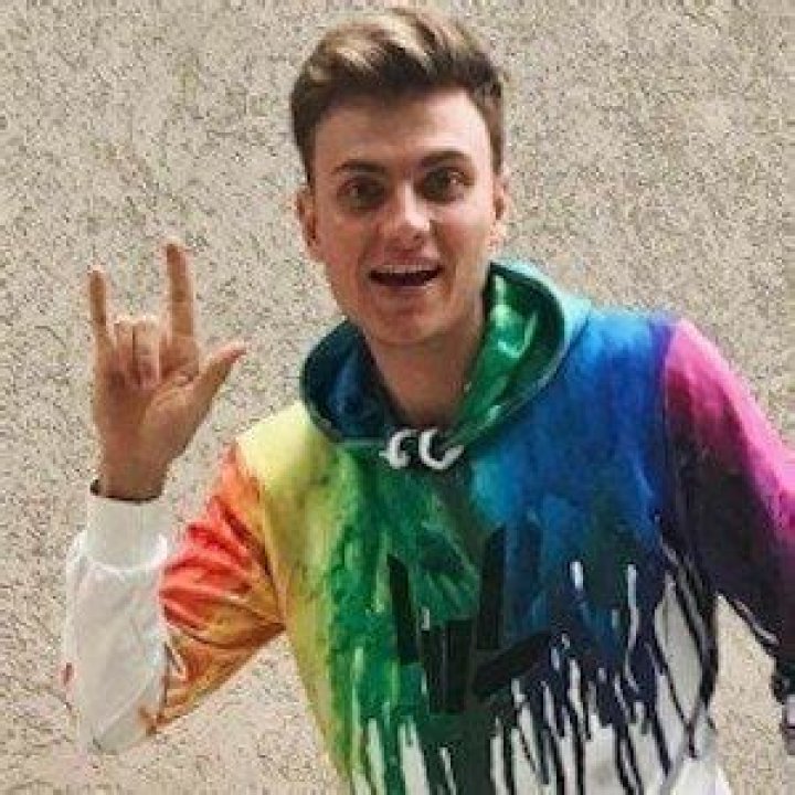 Carter Sharer - Age, Family, Bio