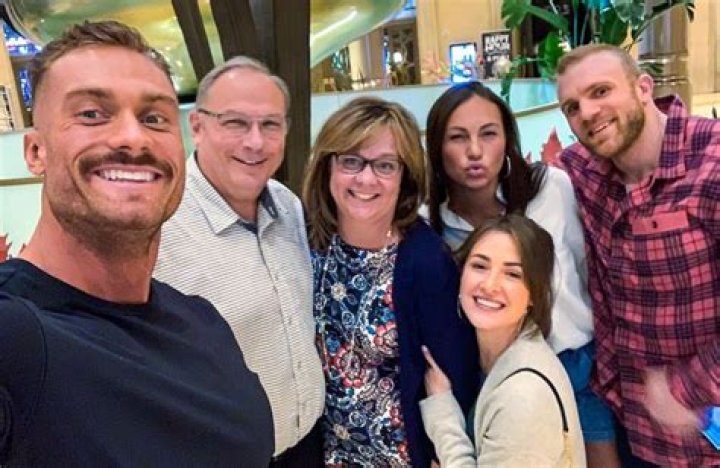 Chris Bumstead - Age, Family, Bio