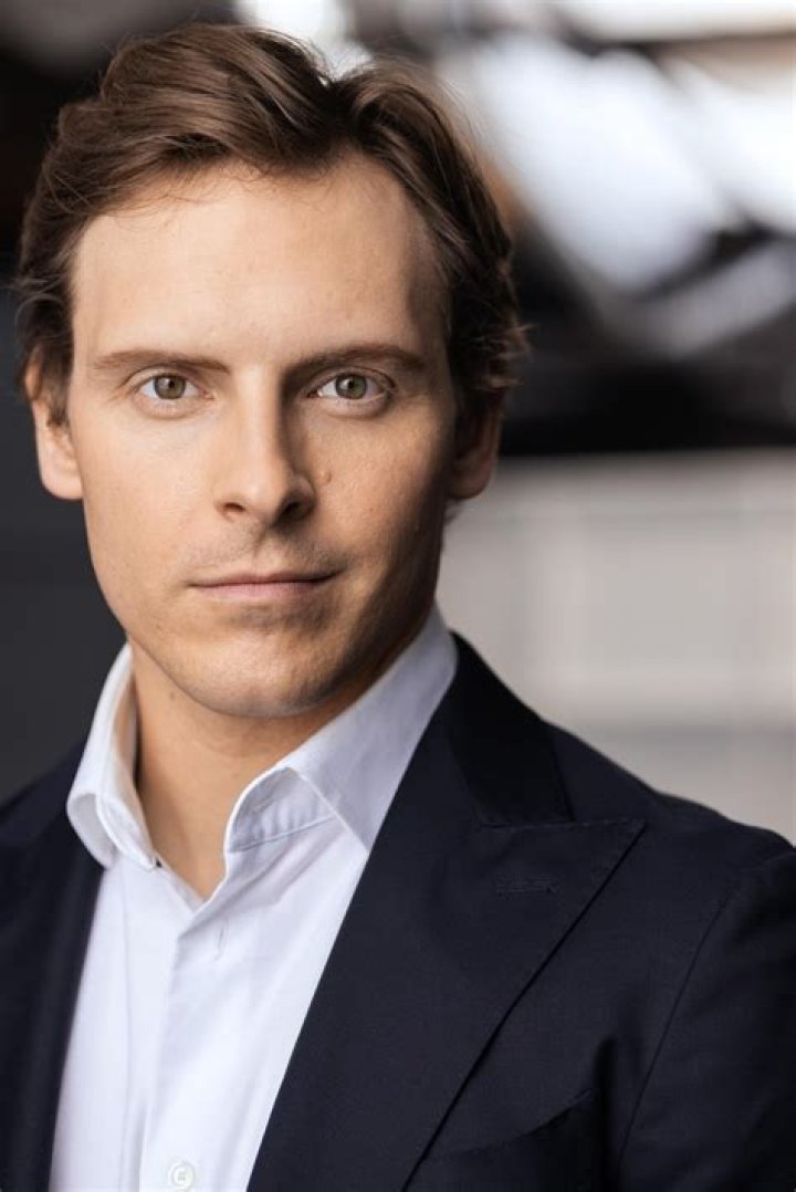 Chris Silcox Bio (Wiki) 