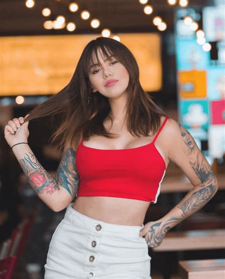 Cintia Cossio - Age, Family, Bio