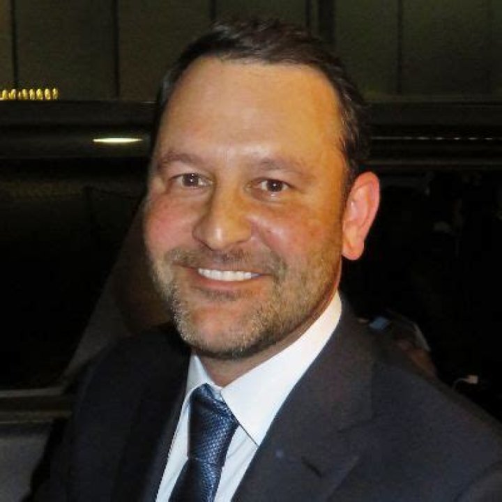 Dan Fogelman Age, Facts, Career, Wife, Net Worth, Bio, Sister & Height