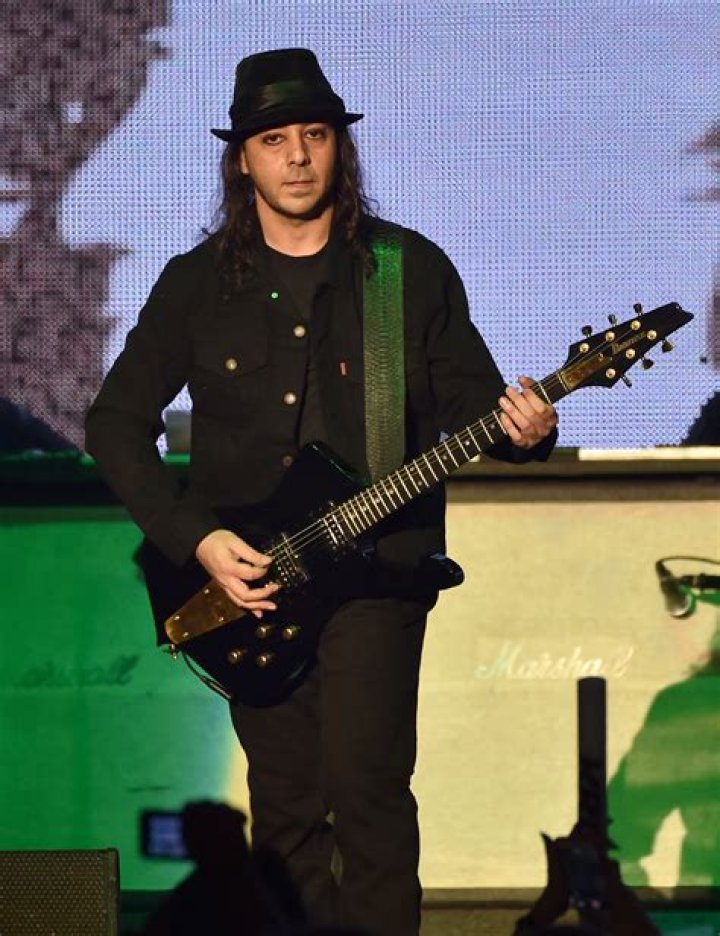 Daron Malakian Net Worth - Wiki, Age, Weight and Height, Relationships, Family, and More