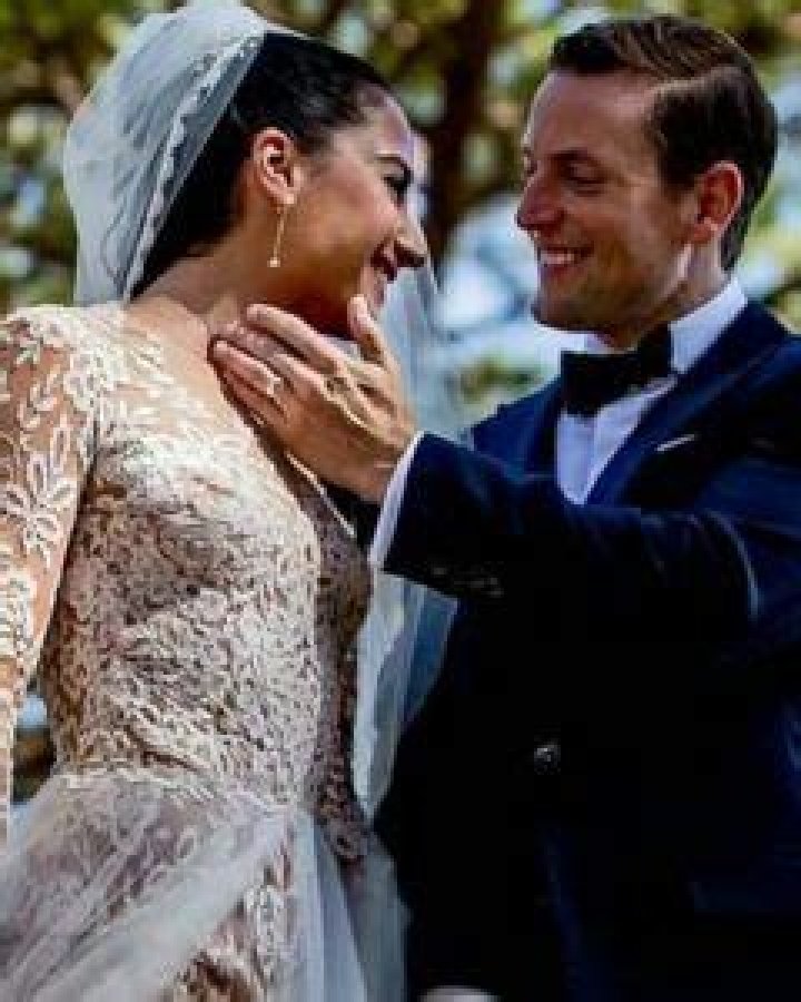 Does Emily Compagno have children? Who is her husband?