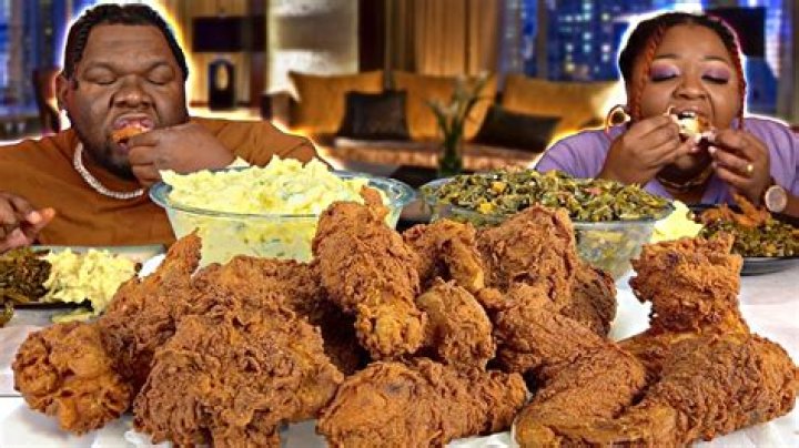 Eat with Que - Age, Family, Bio