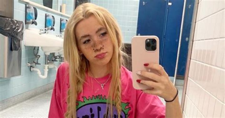 Emma Smith (TikTok Star) - Age, Family, Bio