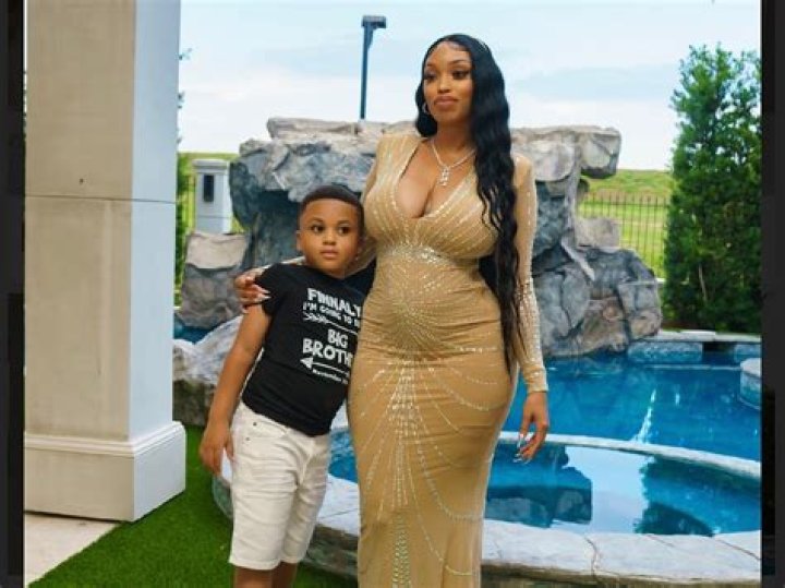 EXO’s Chen is getting married soon to his non-celebrity girlfriend who is pregnant with his child!