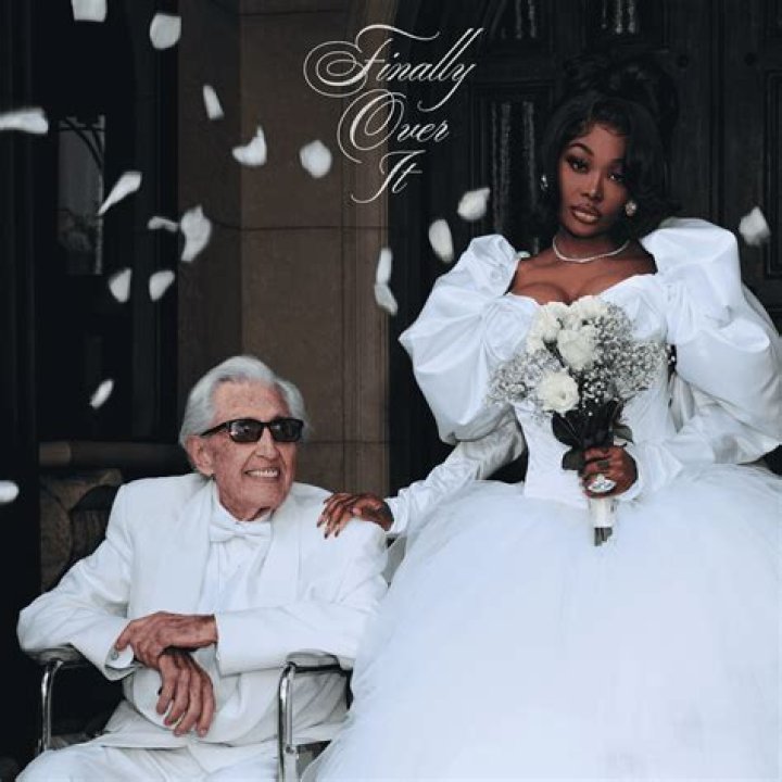 
Fans Angry And Rejects Davido As Replacement After Tems Couldn’t Make Canada Show 