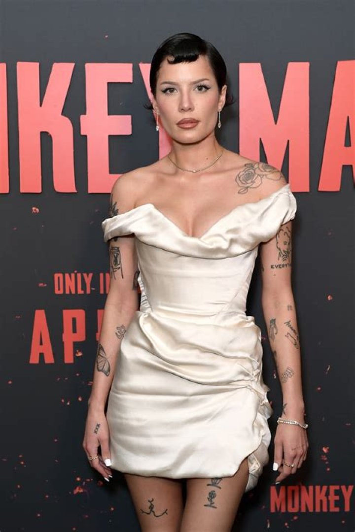 
Halsey Sick Height, Weight, Net Worth, Age, Birthday, Wikipedia, Who, Nationality, Biography 