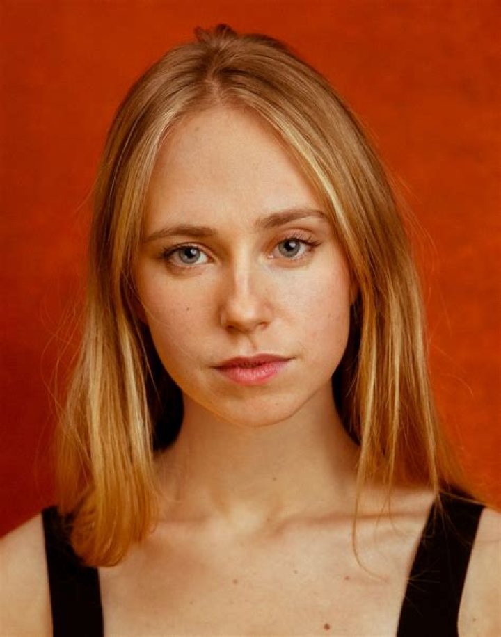 Hanna Wright - Trivia, Family, Bio