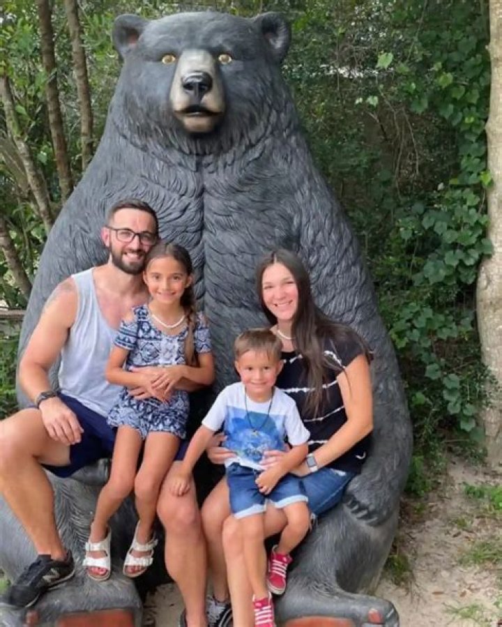 Holly Barrett - Age, Family, Bio