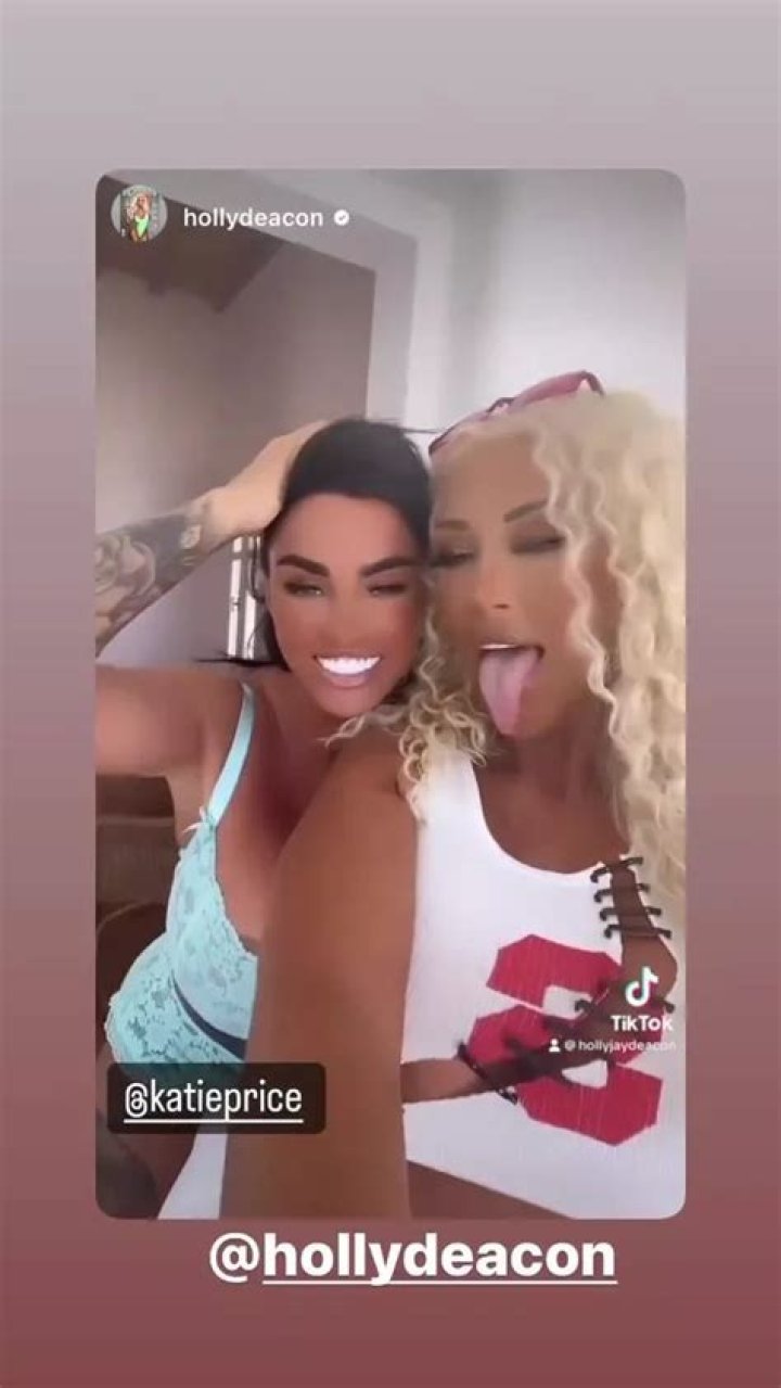 Holly Deacon - Age, Family, Bio