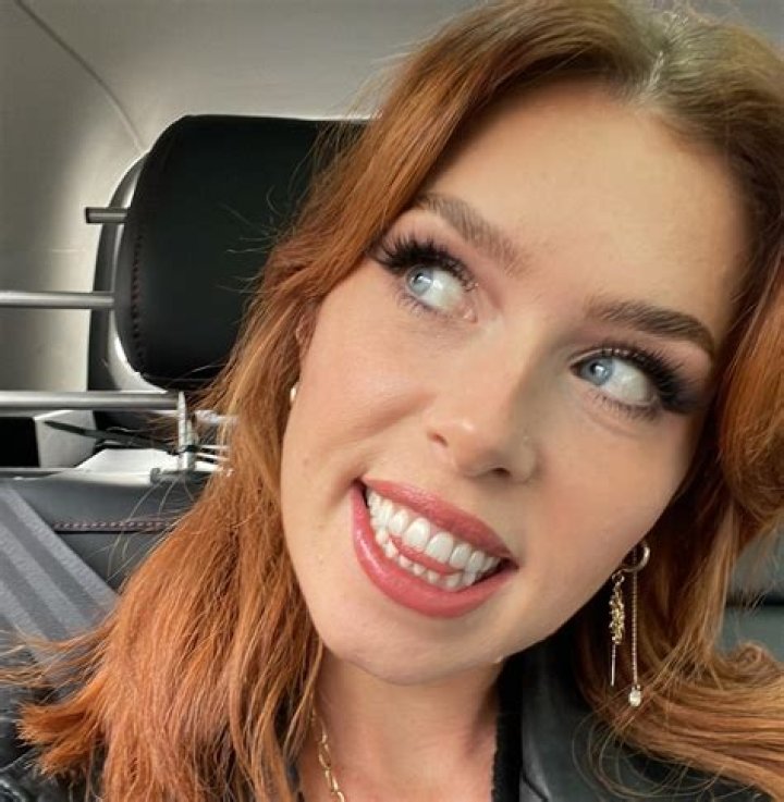 Holly Murray (TikTok Star) - Age, Family, Bio