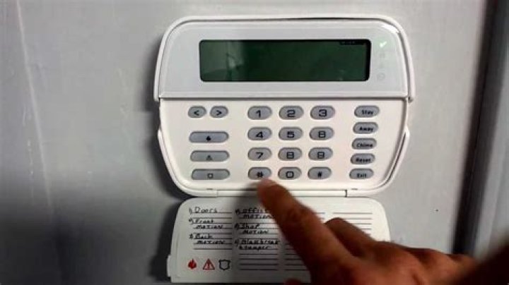 How do I change master code on DSC Impassa?