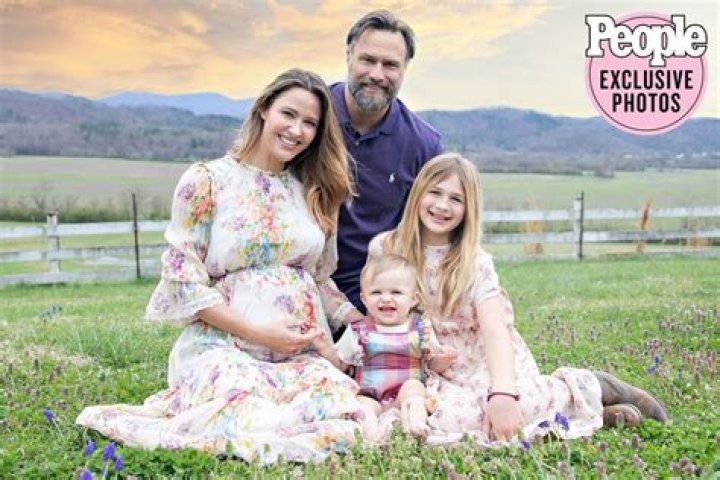 Is Alex Wagner Pregnant in 2022? Meet The The Circus Co-host & Journalist