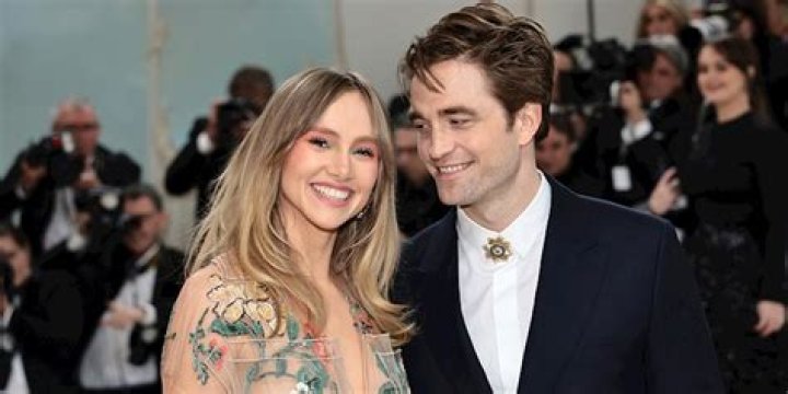 Is FKA Twigs trying to gold-dig her way into Robert Pattinson’s money?