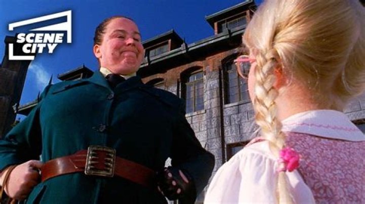 Is Miss Trunchbull Miss Honey’s aunt?