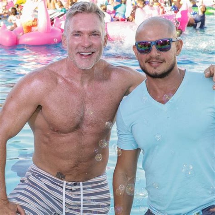 
Is Sam Champion Gay? Age, Height, Net Worth 