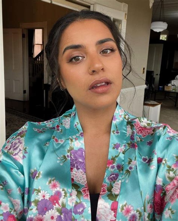 Is Tessa Violet lesbian?