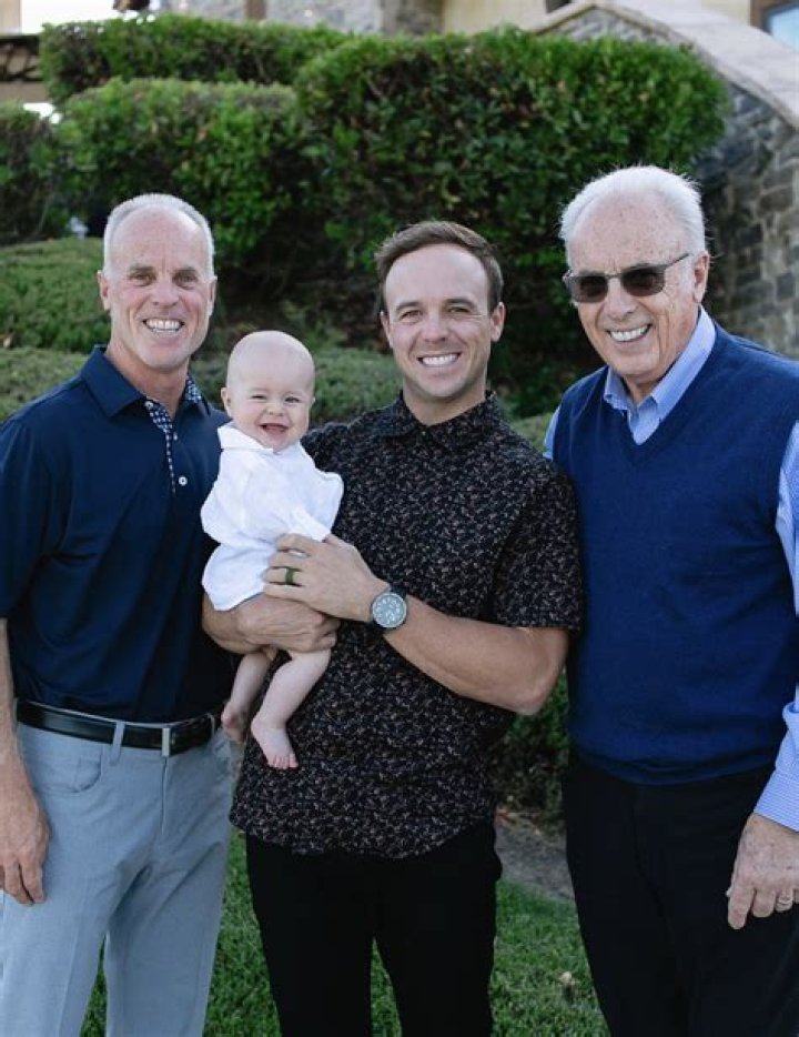 John F. MacArthur - Age, Family, Bio