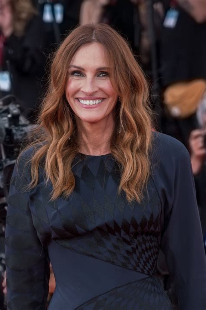 Julia Roberts Opens Up about How Friend George Clooney Made her Feel Less Lonely while She was Away from Home!