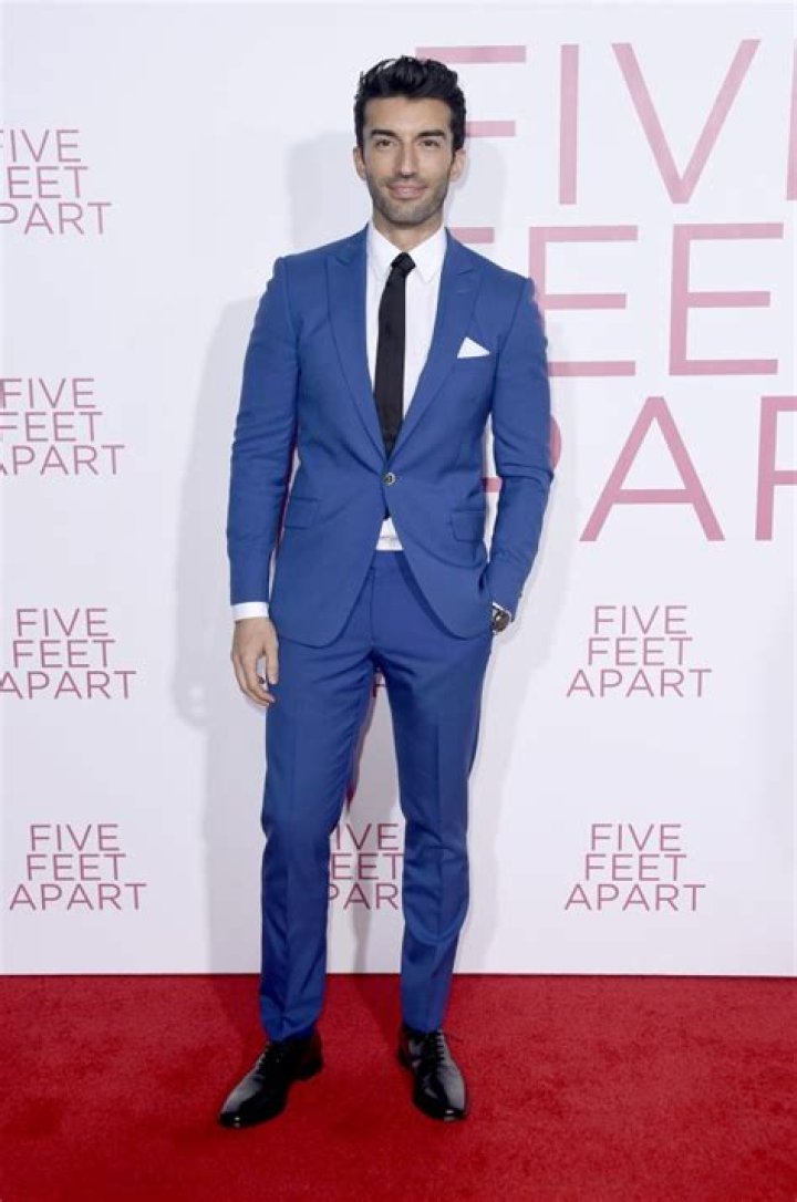 Justin Baldoni Net Worth - Wiki, Age, Weight and Height, Relationships, Family, and More