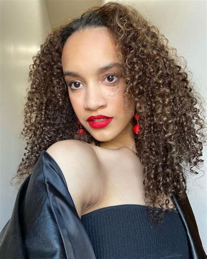 
Kaeli Ware Height, Weight, Net Worth, Age, Birthday, Wikipedia, Who, Nationality, Biography 