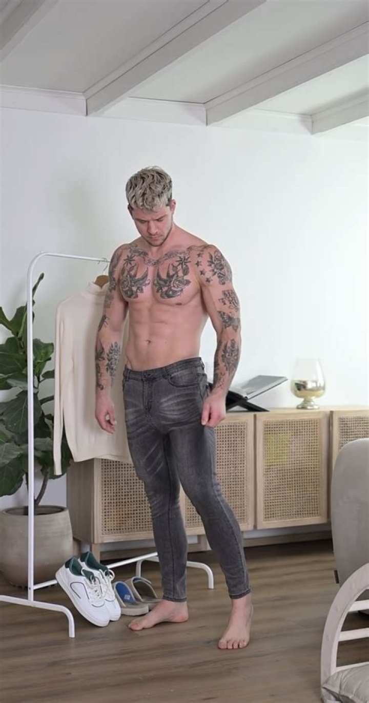 Kaz van der Waard - Age, Family, Bio