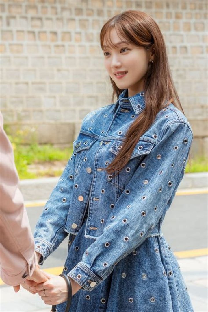 Know the Relationship Status of Korean Actress, Lee Sung-Kyung and Her Net Worth