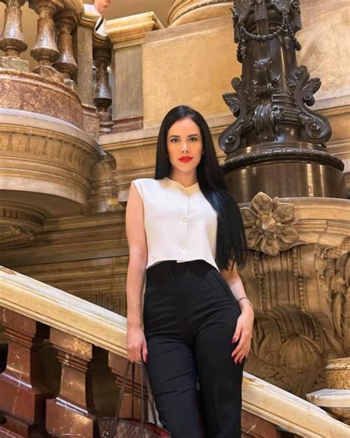 Laura Contreras - Age, Family, Bio