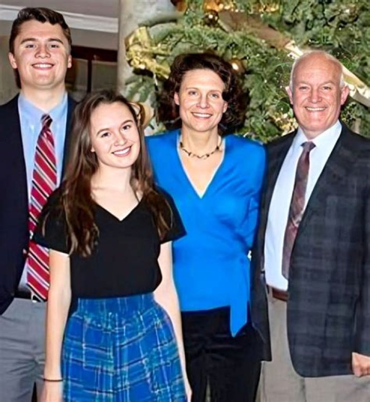 Learn all about Shepherd's Family, Parents' Wealth, and Life with Jerry Seinfeld