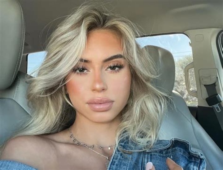 Lilyan Cole - Age, Family, Bio