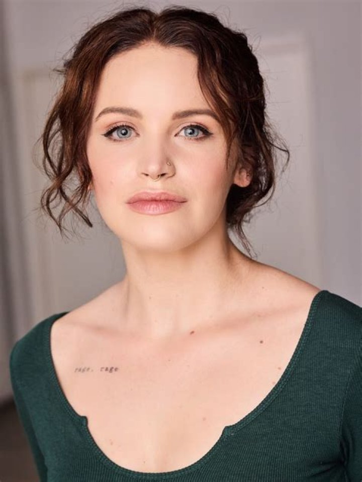 Lindsay Pearce - Age, Family, Bio