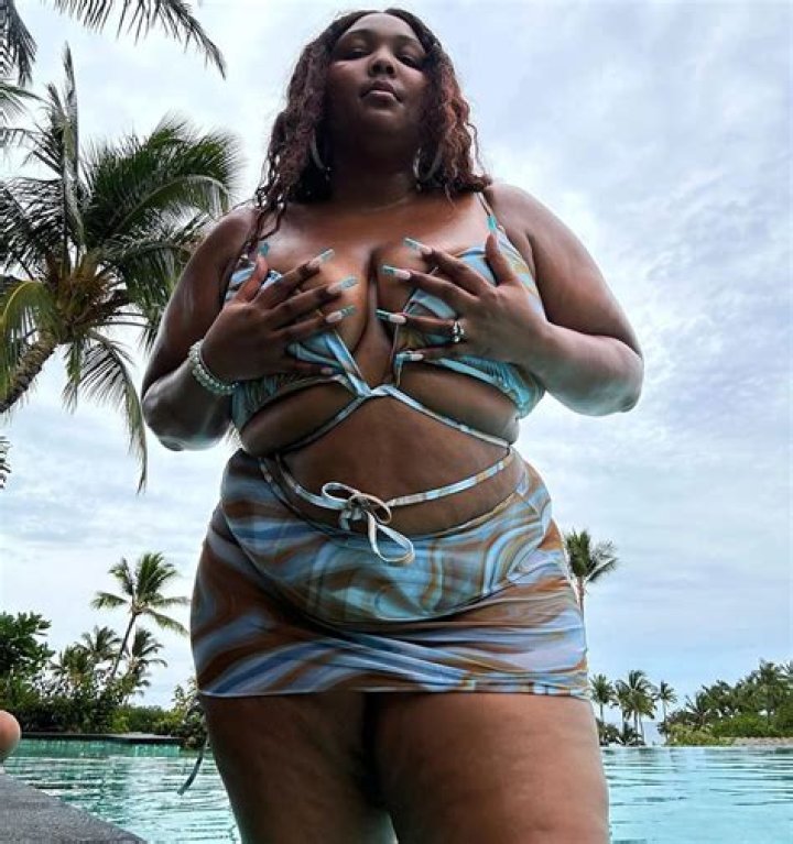 
Lizzo Exudes Bombshell Energy in New Empowering Swimsuit Selfies: ‘Sex Symbol’ 