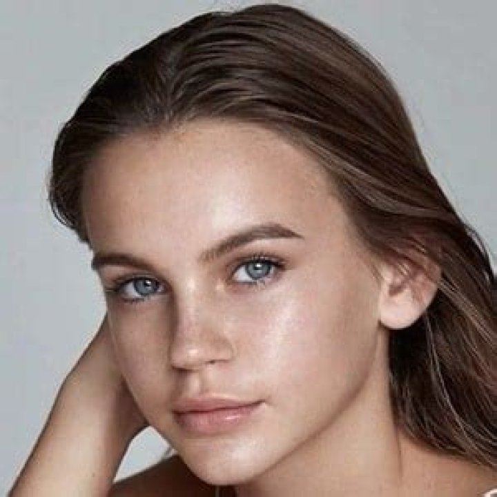 Loresa Hamitaj - Age, Family, Bio