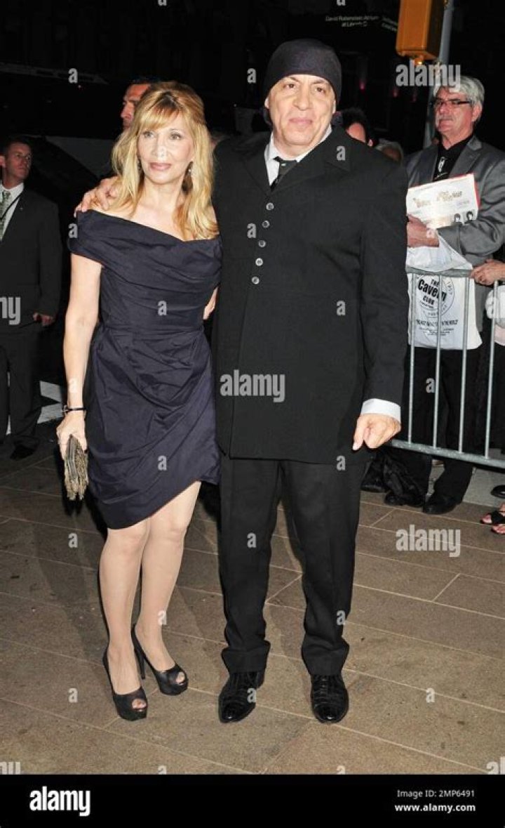 Maureen Van Zandt Bio (Wiki) 