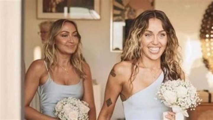 Miley Cyrus Serves as the Bridesmaid at Mom Tish Cyrus’ wedding to Dominic Purcell!