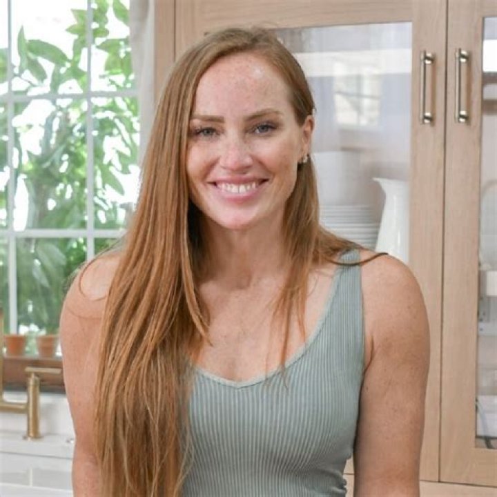 Mina Starsiak Hawk Pregnancy 2023: Is She Pregnant? Husband And Baby Bump