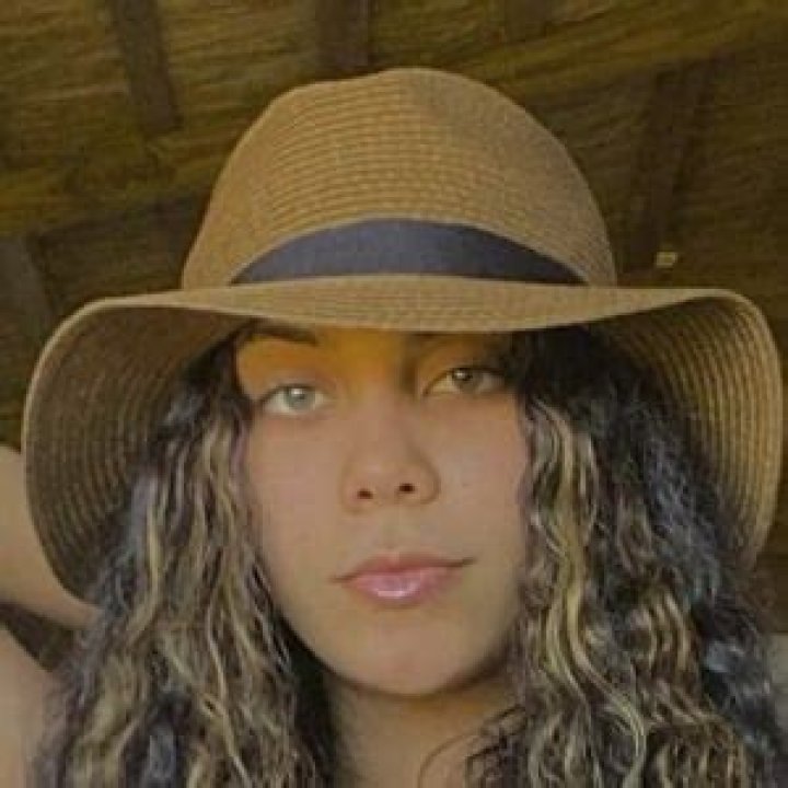 Nallely Santos - Age, Family, Bio