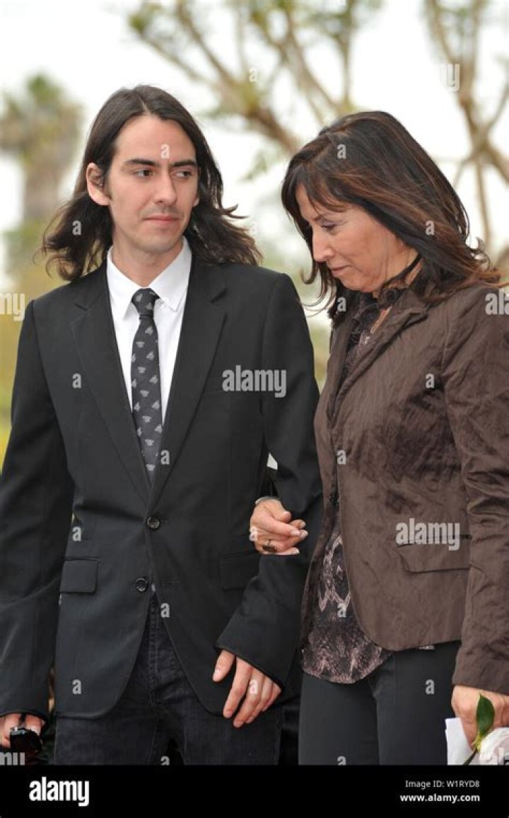 Olivia Harrison - Age, Family, Bio