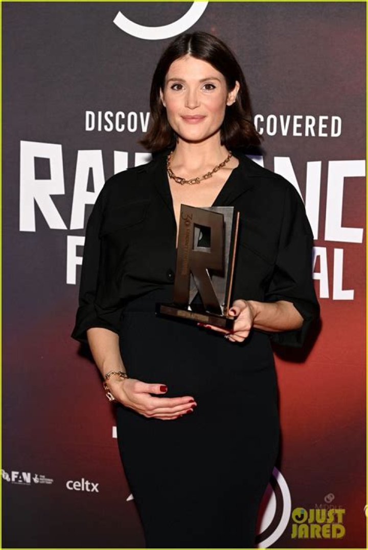 Pregnant Kelly Osbourne debuts baby bump on Red Table Talk as Special Guest