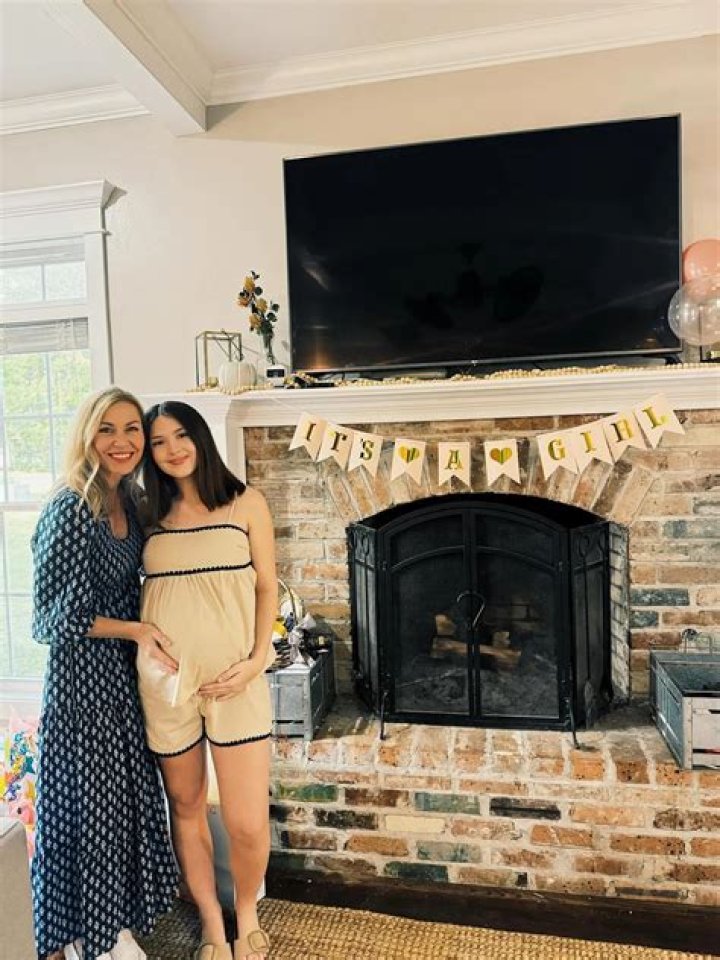 Priscilla Robertson - Age, Family, Bio