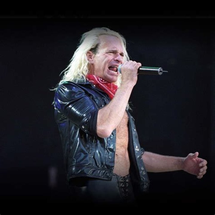 Roberto Lee - Age, Family, Bio